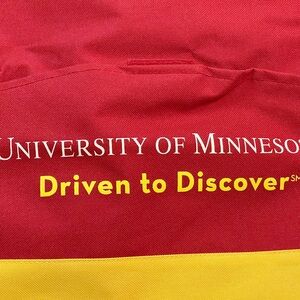 UNIVERSITY OF MINNESOTA BACK PACK BAGS DRIVEN TO DISCOVER Lot 2